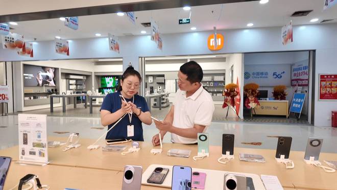 利津:电子产品销售火爆 “后高考经济”升温